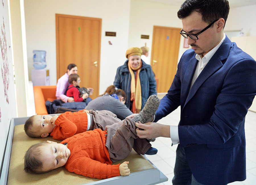 Vaterglück: Mann in der Geburtsstation der Städtischen Klinik Nummer 70 in Moskau