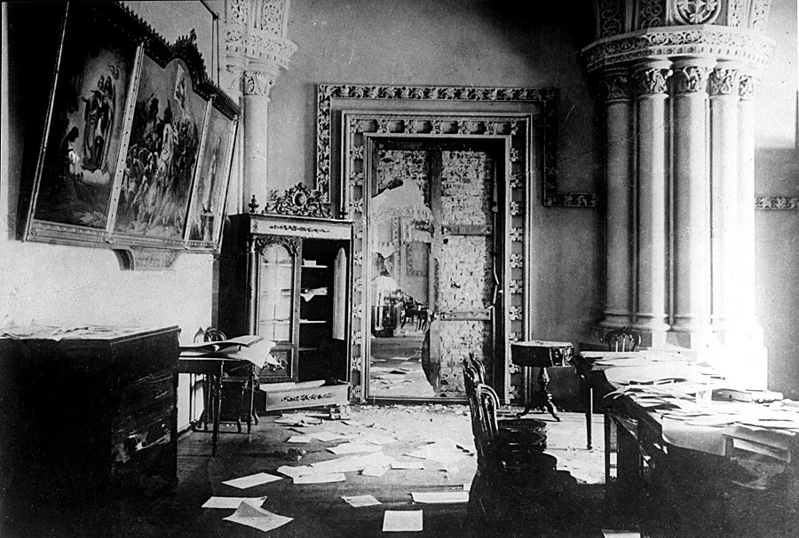 El salón gótico del Palacio de Invierno tras la toma de Comité Militar Revolucionario.
