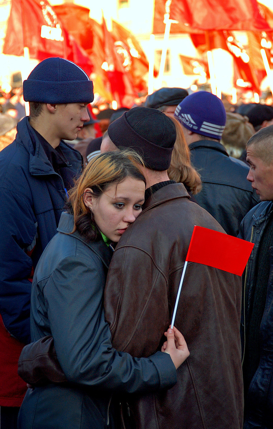 Desfile de apoiantes do Partido Comunista da Rússia no 86º aniversário da Revolução