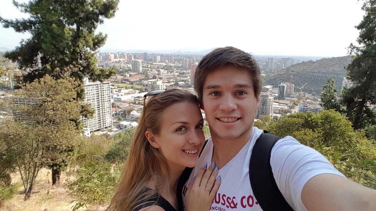 Anastasia Knyazeva junto a su novio, José Vega.