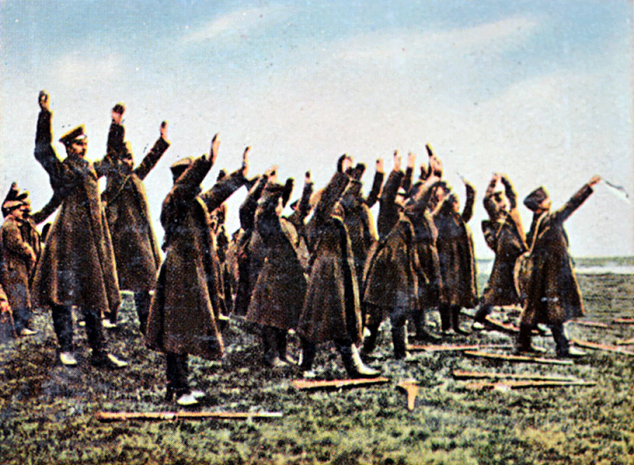 Soldados russos durante capitulação (1914-1918). 