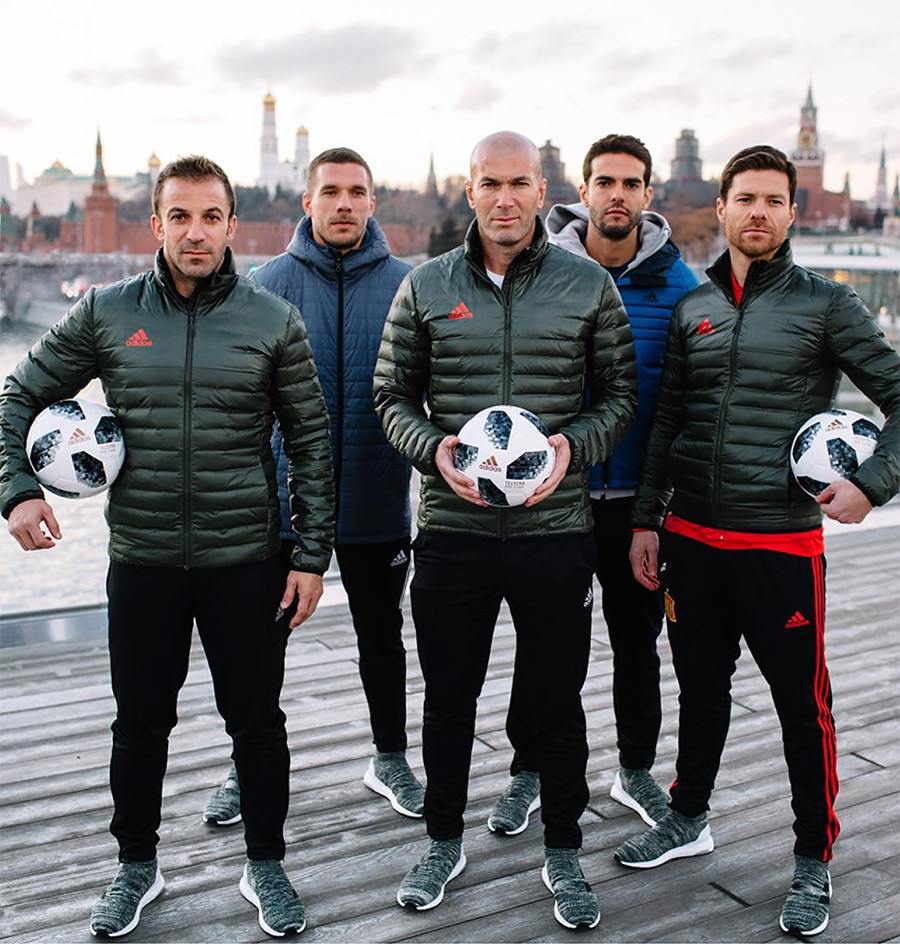 Legendas de fútbol en el parque Zariadie en Moscú.