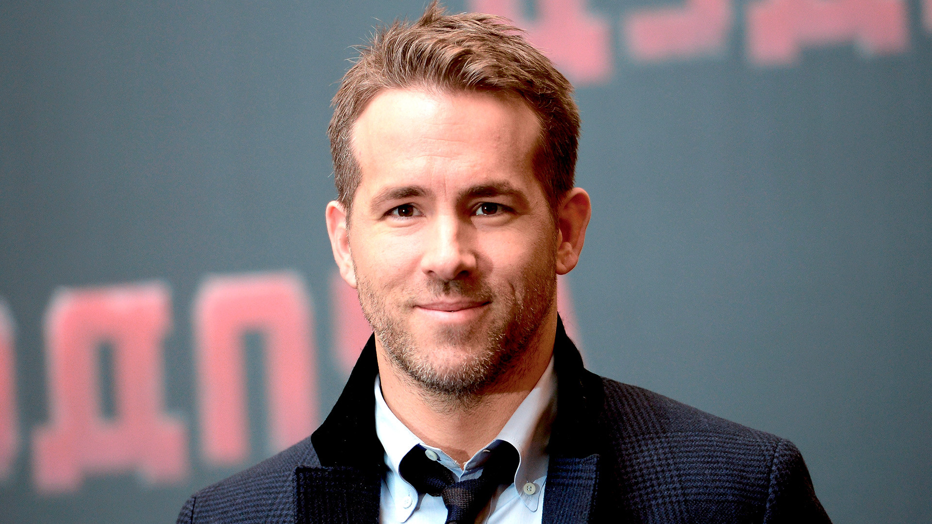  Ryan Reynolds at the Ritz Carlton Hotel in Moscow.