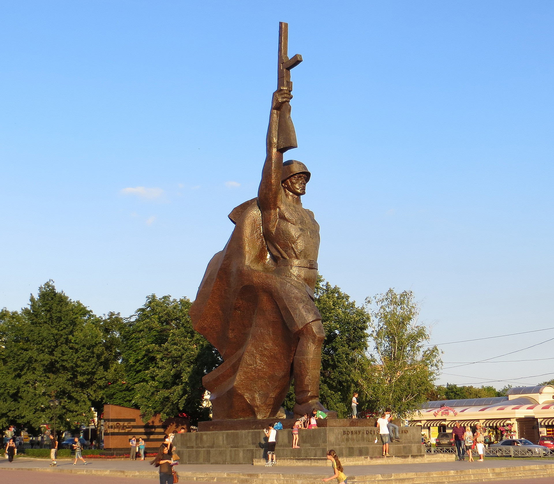 Най-впечатляващите съветски военни паметници извън Русия - Russia ...