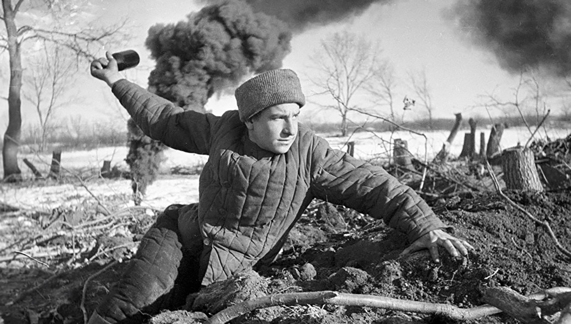 Војници на Црвената армија даваат силен отпор на германските единици.