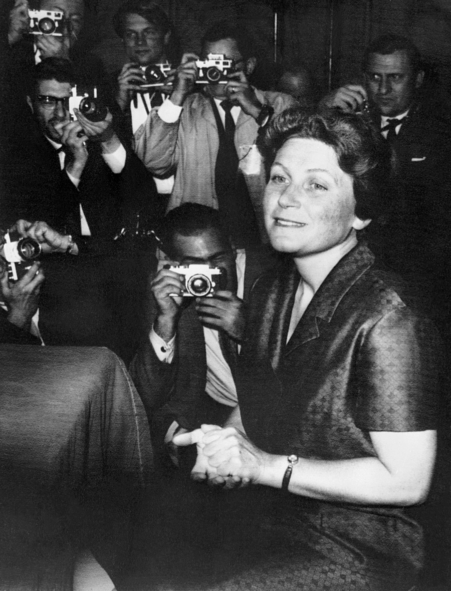 Svetlana med tiskovno konferenco 27. aprila 1967 v New Yorku.
