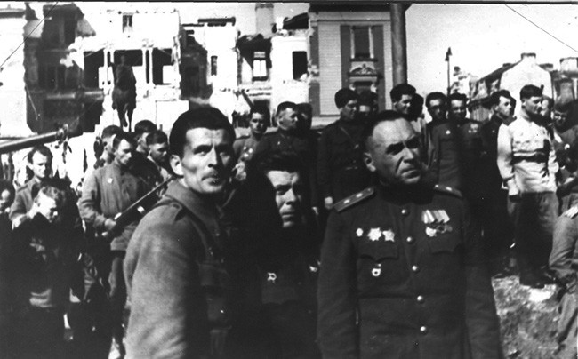 Генерали Пеко Дапчевић и Владимир Жданов у ослобођеном Београду.