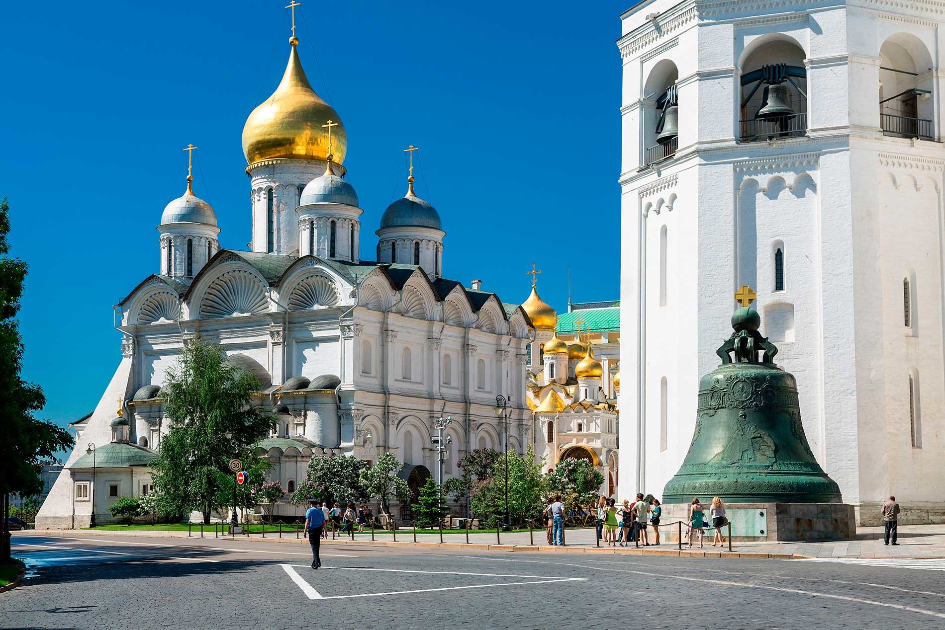 L-R: Cathedral of the Archangel, Cathedral of the Annunciation, Ivan the Great Bell Tower, Tsar Bell