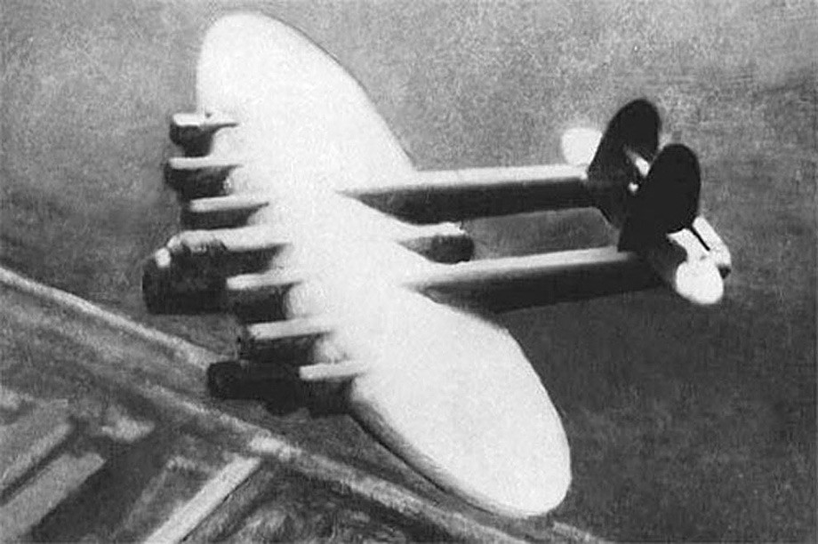 Flugzeug-Riese К-7 im Flug