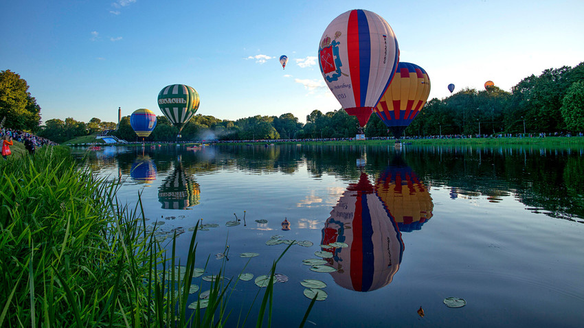 Hot air balloons fly during a ballooning festival in Velikiye Luki, 2016