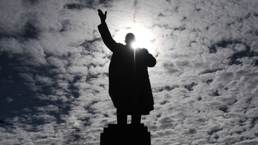 Eden od približno 6000 Leninovih spomenikov v Rusiji. 