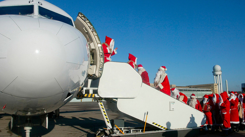 Los pasajeros disfrazados de Ded Moroz y Snegúrochka podrán viajar gratis en aviones de la aerolínea rusa Pobeda.