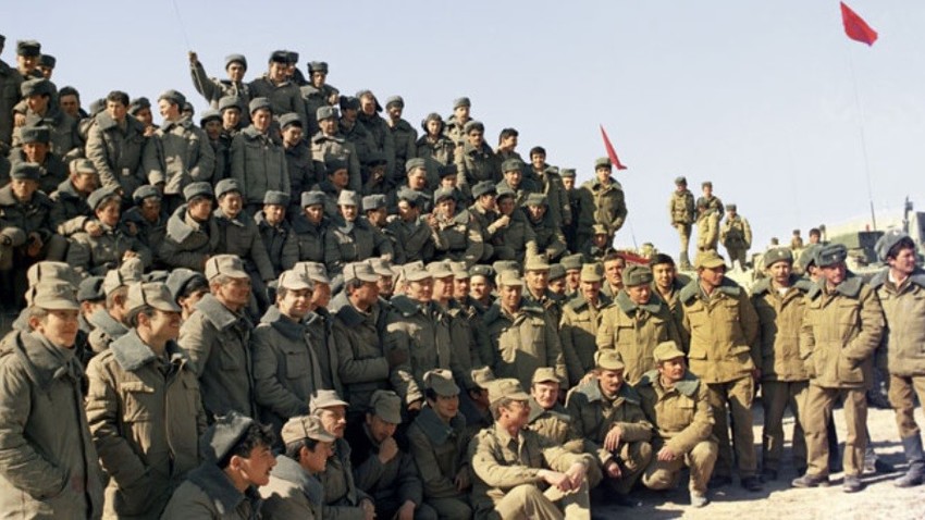 Sovjetski vojaki pred odhodom iz Afganistana, 1989