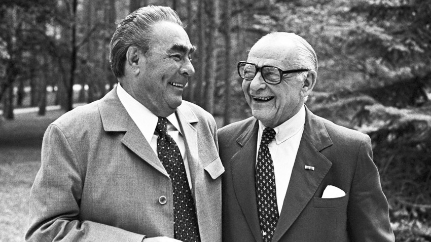 Среща между Леонид Брежнев (вляво) и Арманд Хамър. Москва, СССР