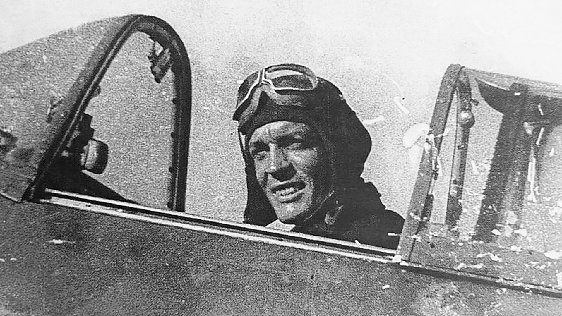 Француски пилот Роже Пенверн у ловцу „Як-3“. 