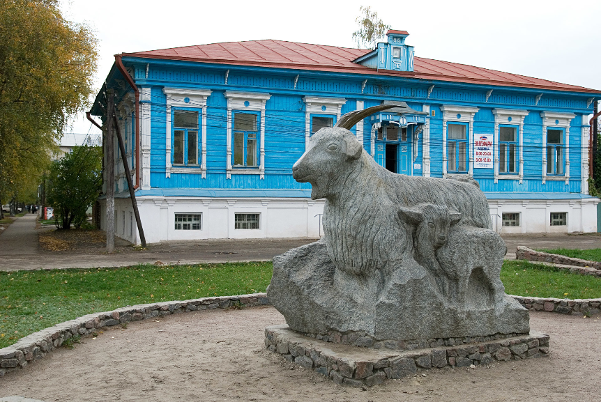 Spomenik kozi v Urjupinsku.