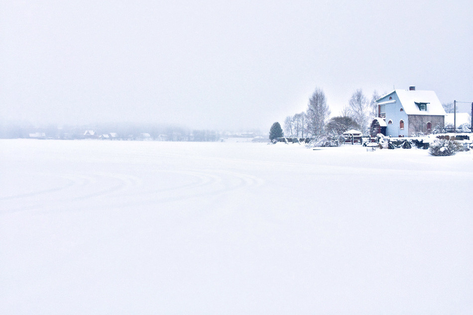 Валдај е сместен на патот од Санкт Петербург до Москва. Иако денес може и да се одмине, решивме да преноќиме таму затоа што нѐ затекна голема снежна бура.