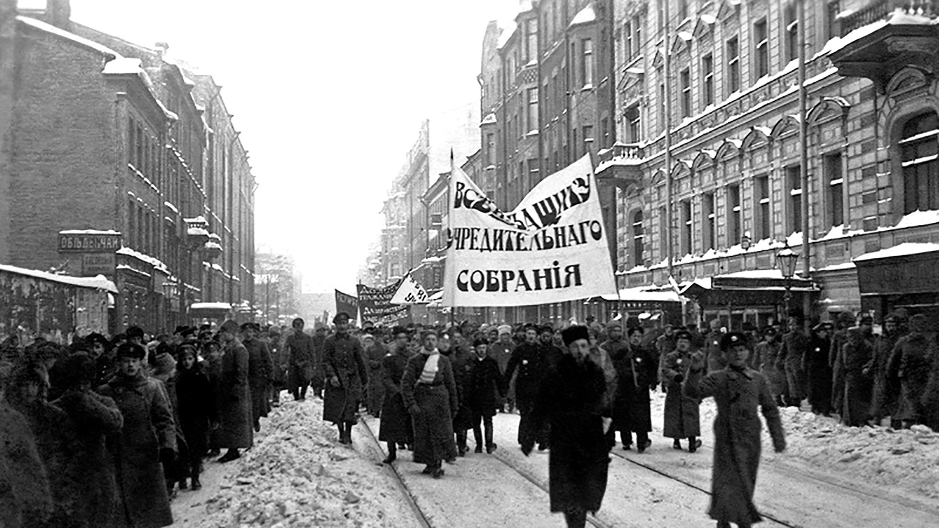 Bolsheviks dispersed a rally that came to the support of the Constituent Assembly, shooting many of the demonstrators