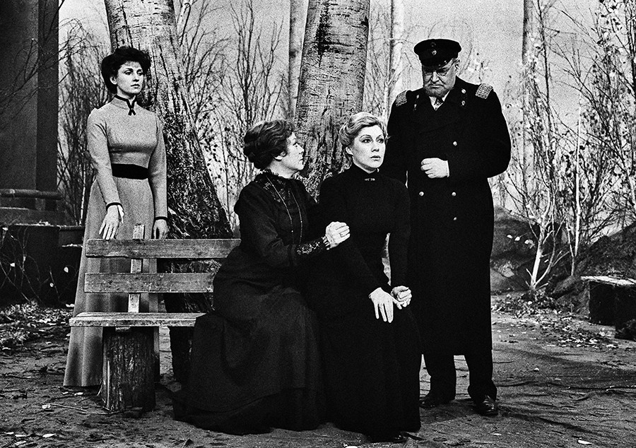 Snemanje televizijske serije po drami Tri sestre, 1985