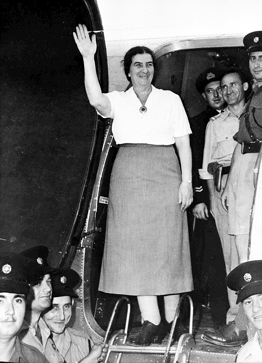 Golda Meir menerima pengangkatannya sebagai duta besar Israel pertama untuk Uni Soviet.