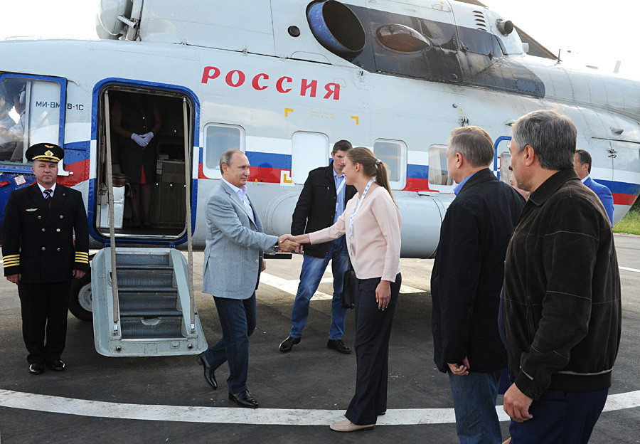 Predsednik Putin ob prihodu na izobraževalni mladinski tabor Terra Scientia v Vladimirski regiji.