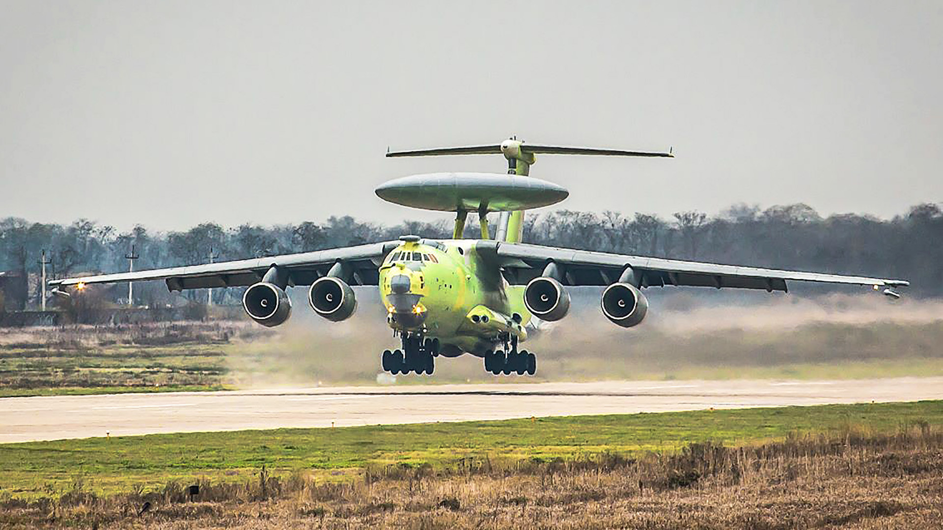 Kompleks aviasi terbaru A-100 melakukan penerbangan pertamanya di Kompleks Penerbangan R&D Beriyev di Taganrog. Seluruh sistem pesawat berada dalam mode operasi normal dan siap untuk menjalankan tes lebih lanjut.