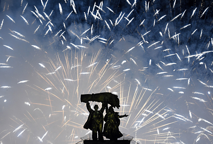 Feuerwerk zum 72. Jahrestag des Sieges der Sowjetunion im Zweiten Weltkrieg über den Faschismus, WDNCh, Moskau
