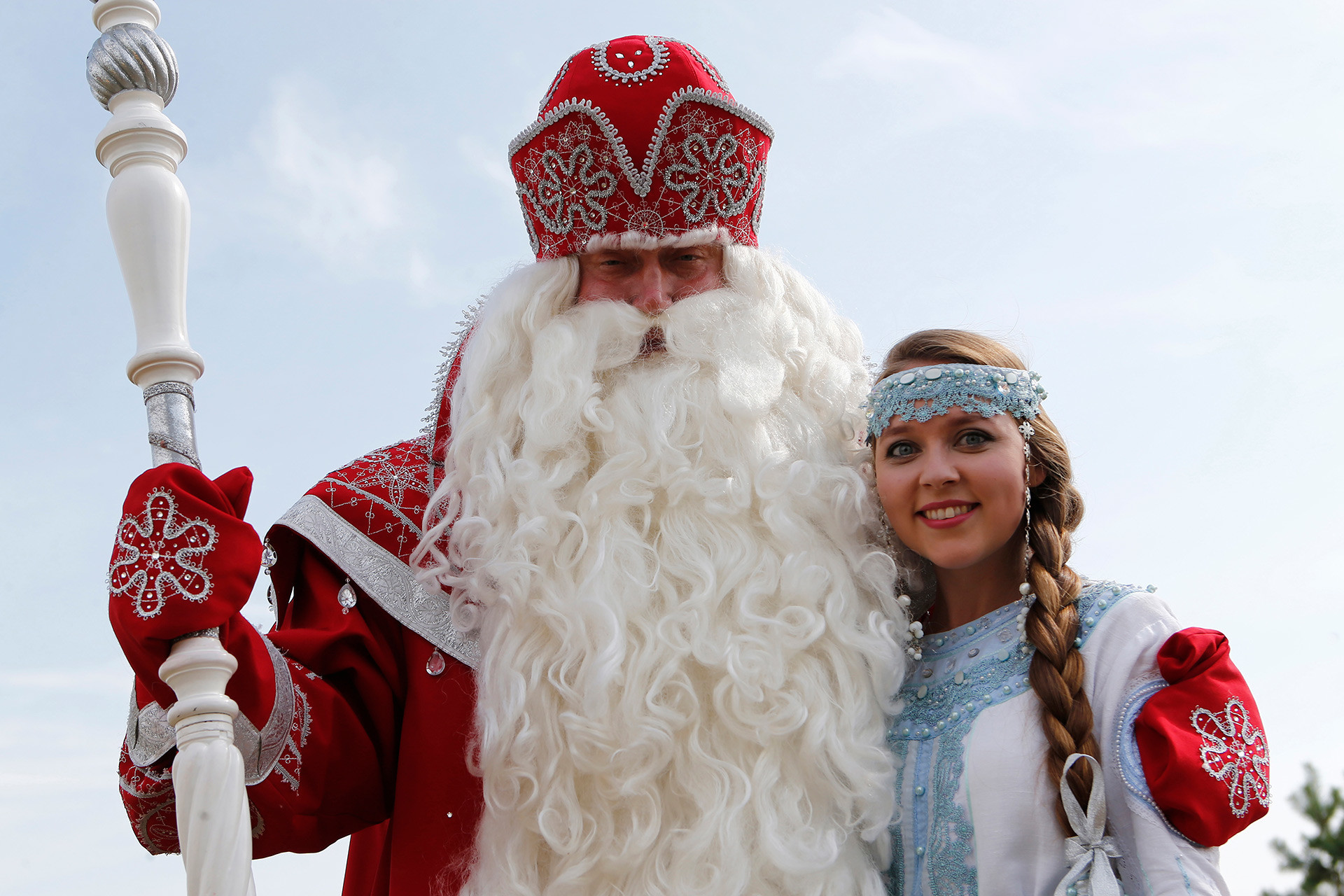 Ded Moroz dan Snegurochka

