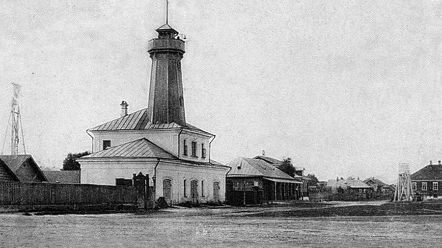 Пожарникарската кула в гр. Молога, проектирана от Александър Достоевски.
