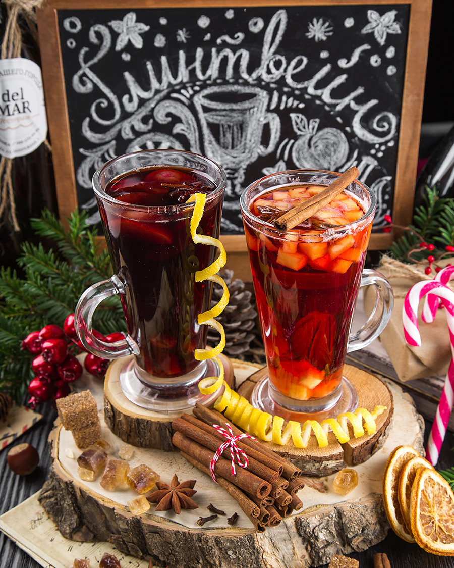 Glintveyn hangat tersedia di semua kafe dan pasar Natal Moskow.