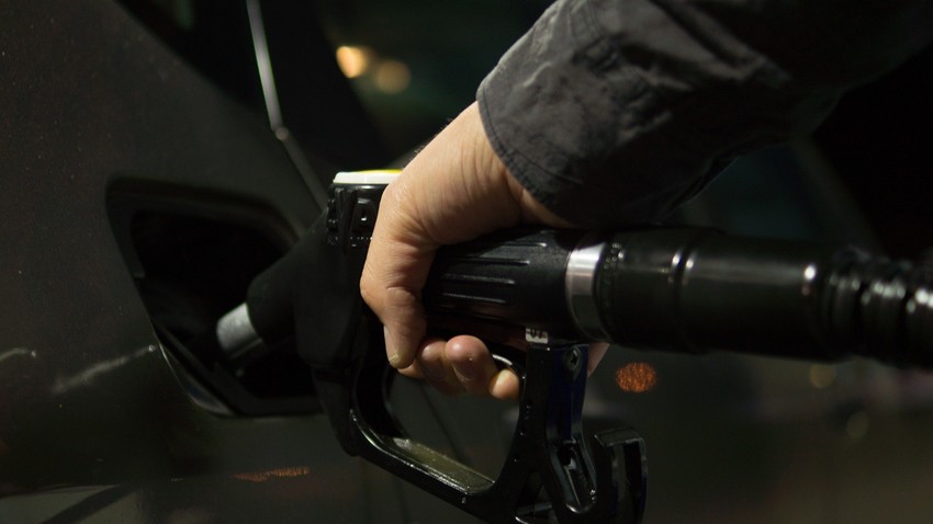 Com o consentimento dos gerentes, o software foi instalado nos sistemas dos postos de gasolina, secretamente desviando entre 3 e 7% do combustível que cada motorista pagava.