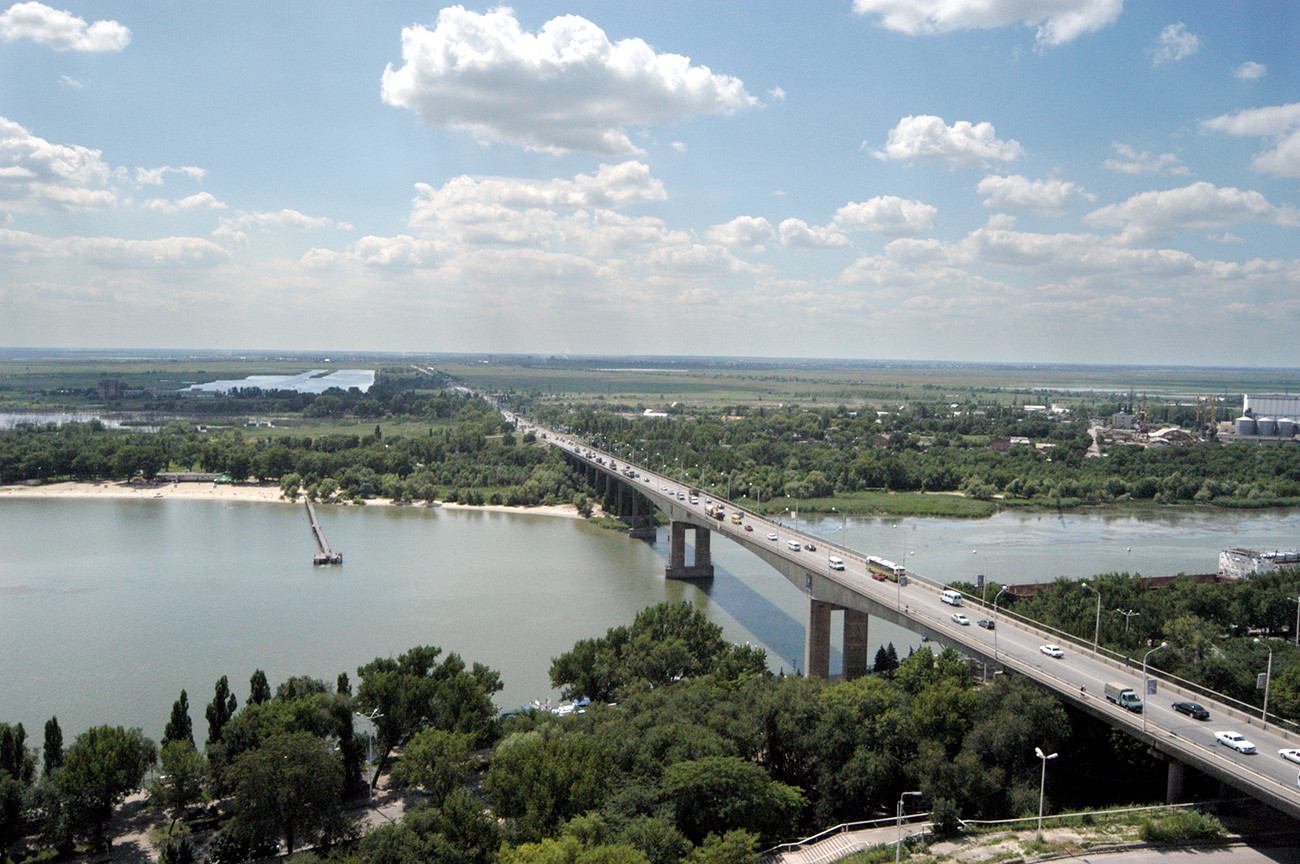 Jembatan di Sungai Don, Rostov-na-Donu.