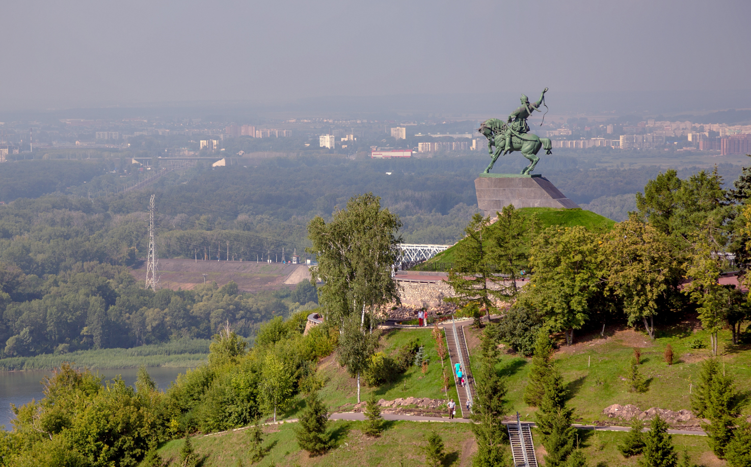 Monumen Salavat Yulayev di Ufa.