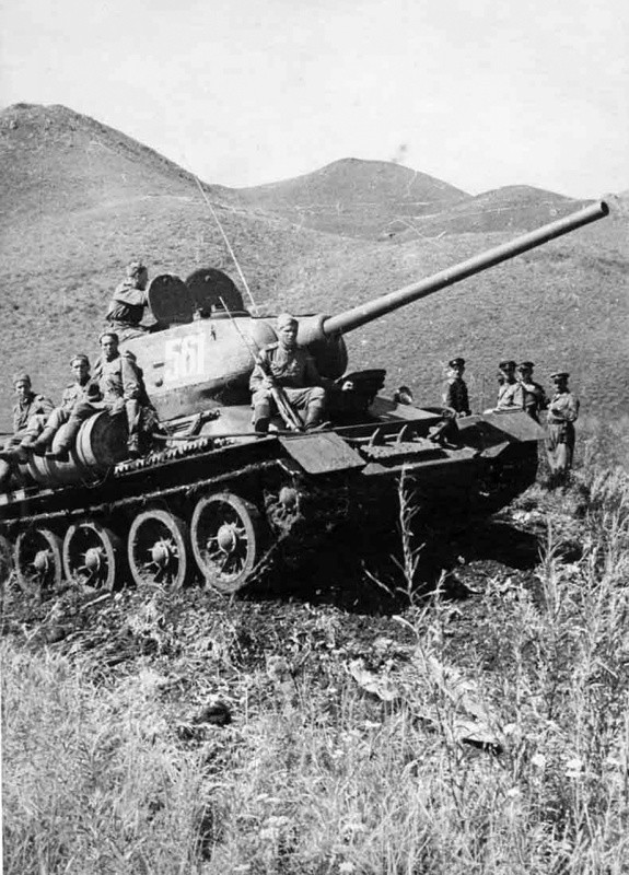 Sovjetski tank v Mandžuriji, 1945