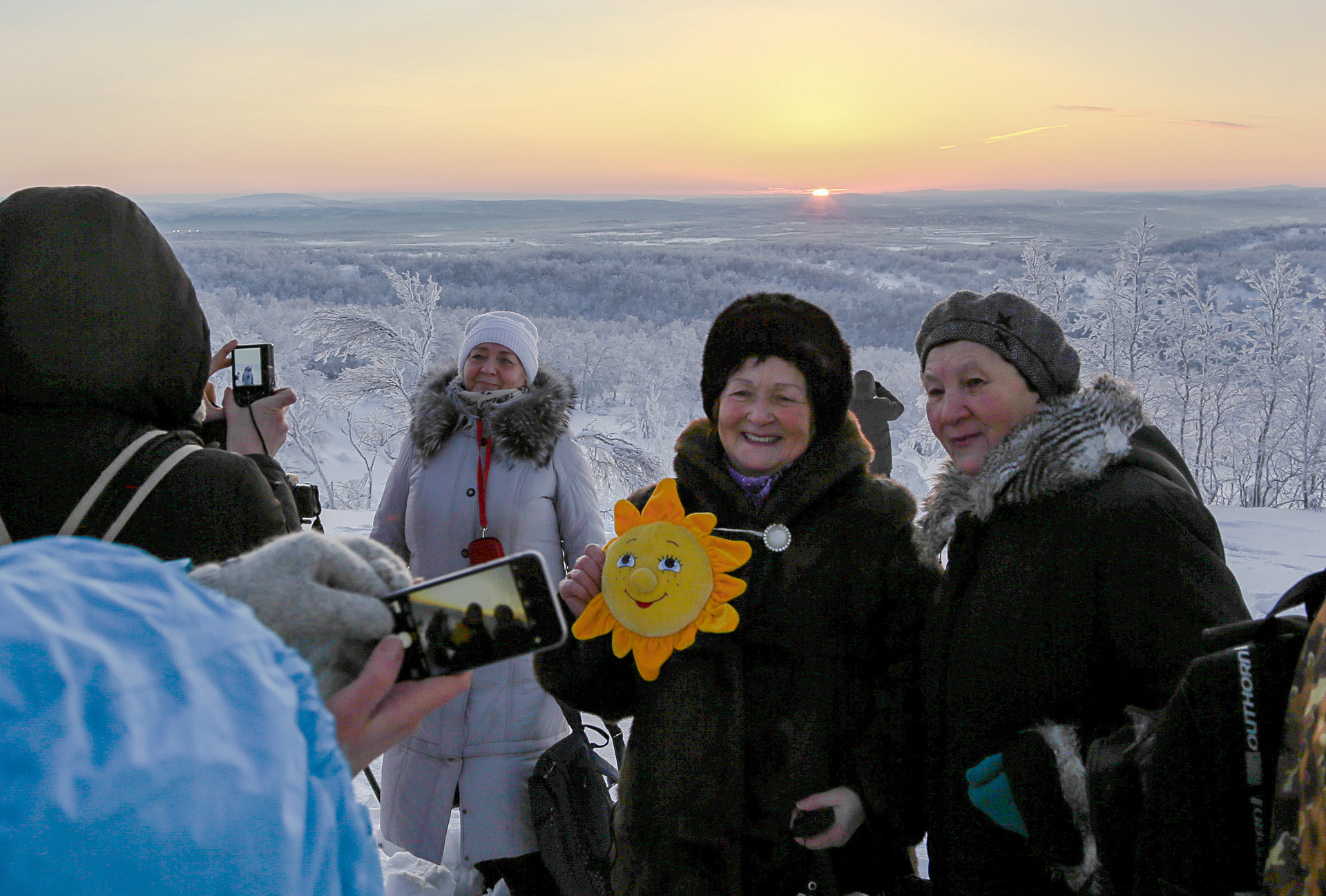 Citizens of Murmansk take pictures at the celebration dedicated to the first dawn of 2018.