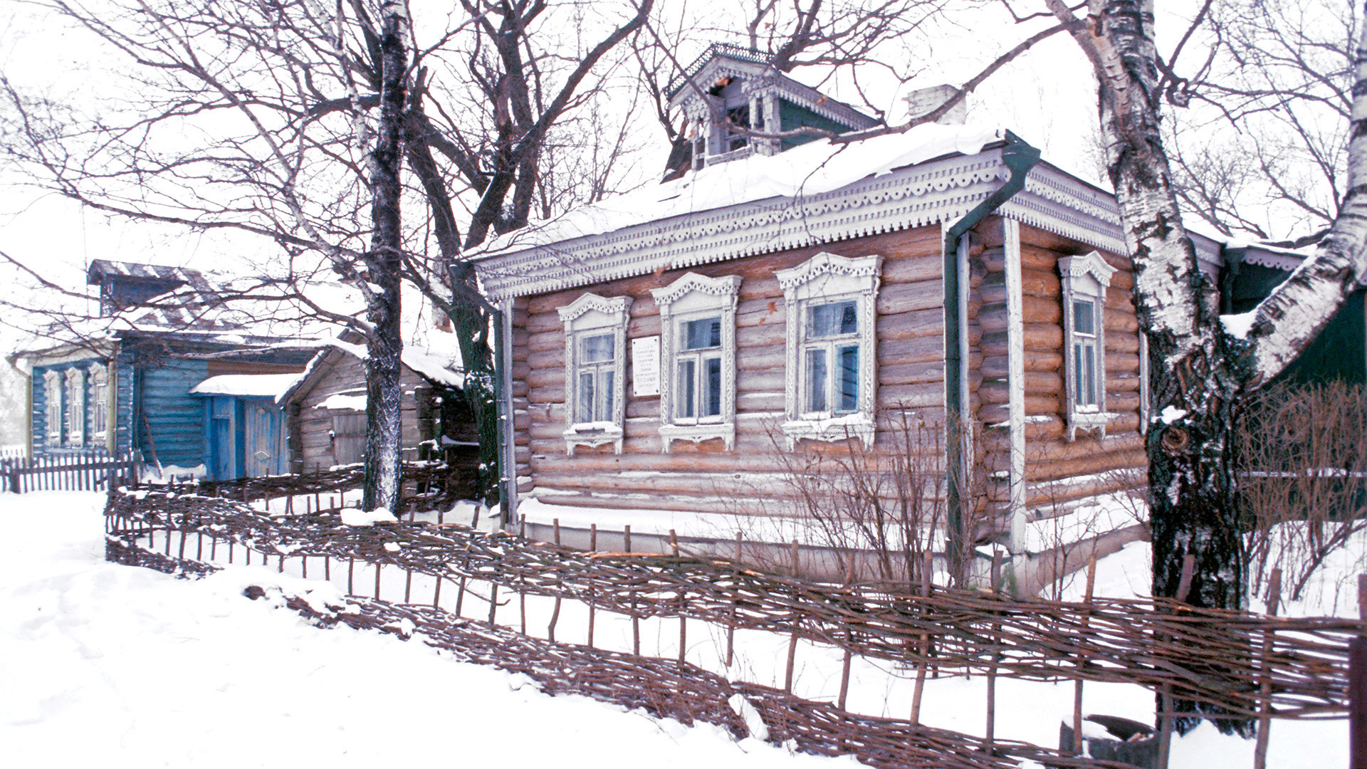 Rumah penyair Sergey Yesenin di Desa Konstantinovo

