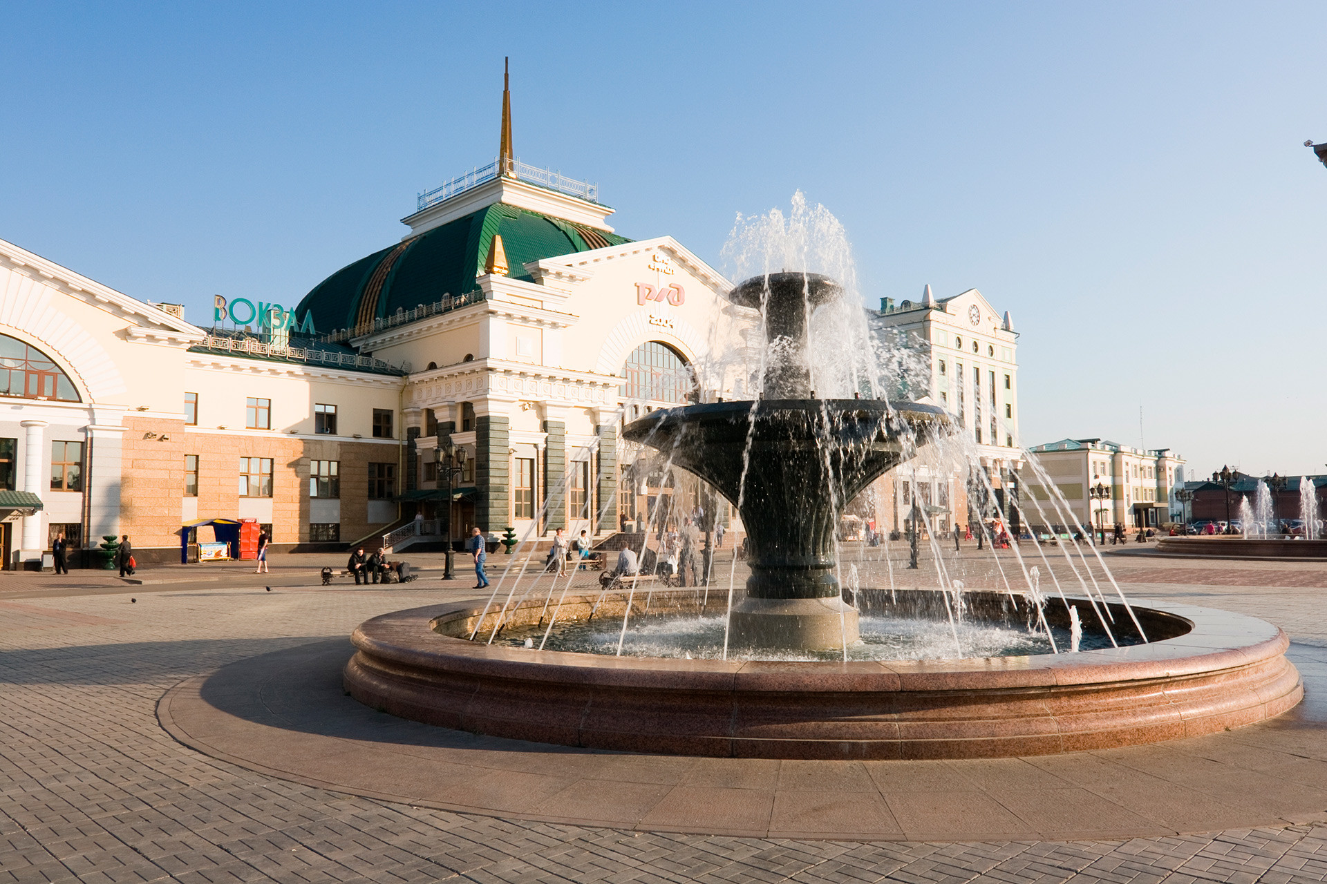 The fountain next to the railway station building in Krasnoyarsk.
