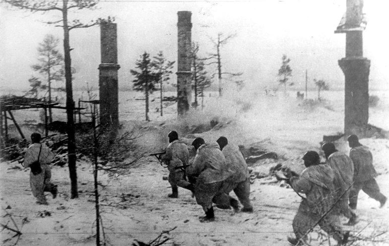 Jurišne enote volhovske fronte v napadu na sovražnika, januar 1943.