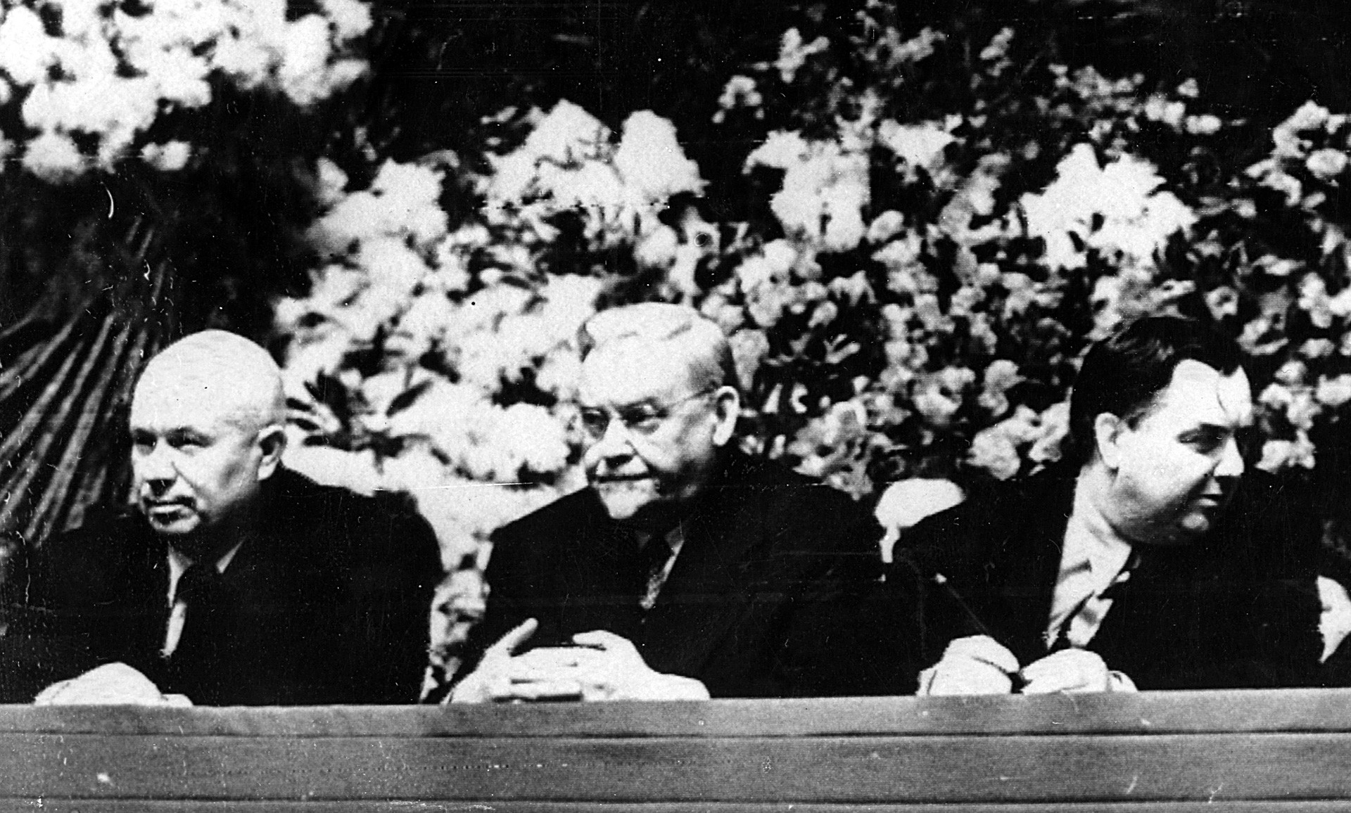 Los políticos soviéticos: Nikita Jruschov, Nikolái Bulganin y Gueorgui Malenkov. 