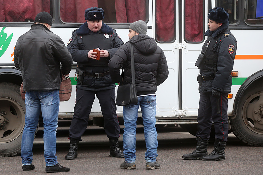 10 things a foreigner should never do in Russia Russia Beyond