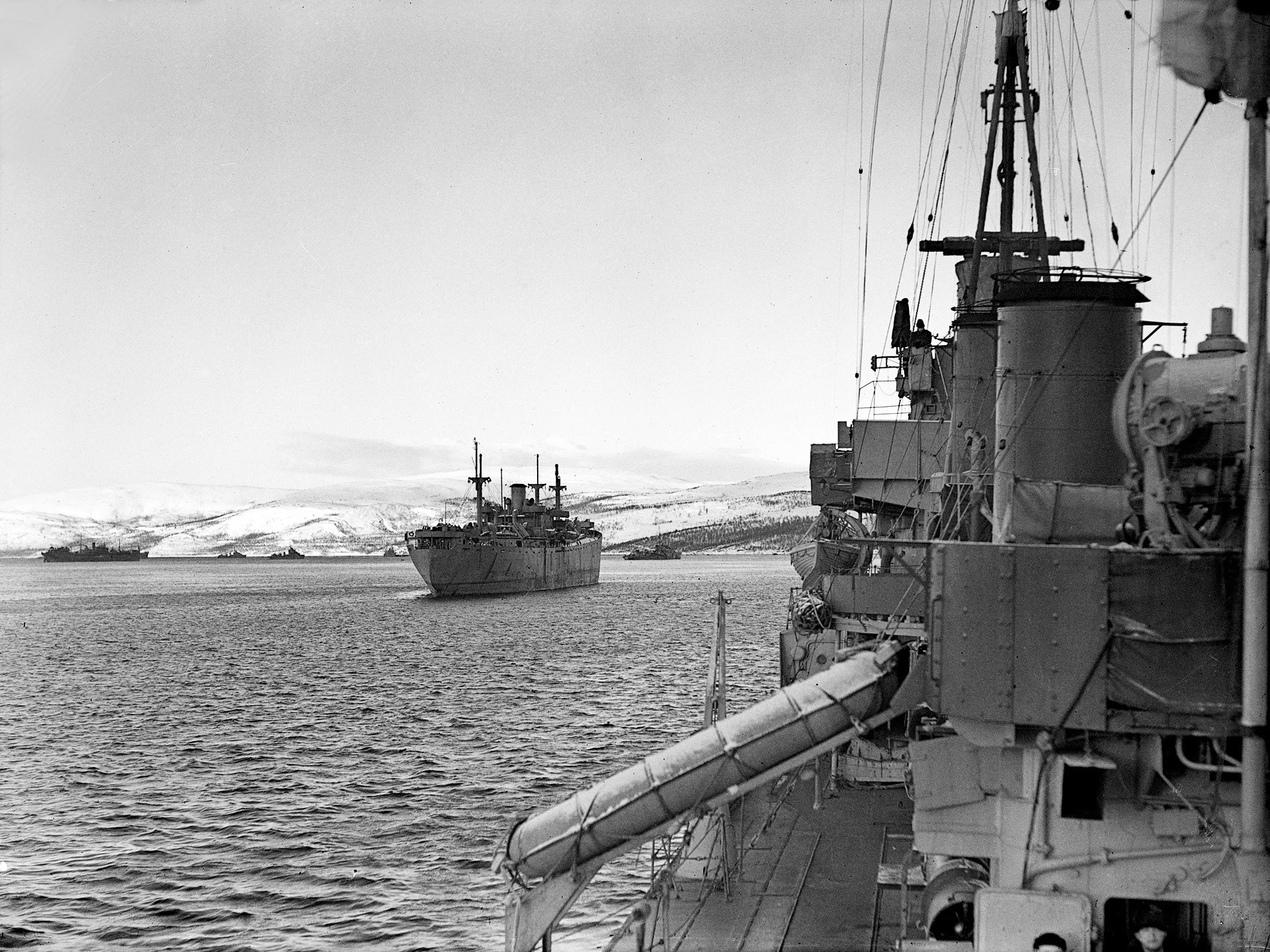 Конвојот RA-53 испловува од Колскиот залив, 1. март 1943 година.