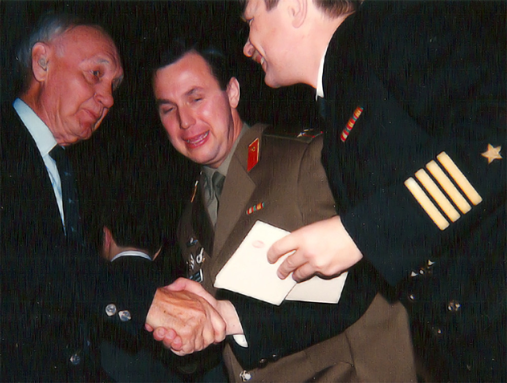 Церемонијата на наградување, Амбасадата на Руската Федерација во Вашингтон, Колумбија, 8 декември 1992.