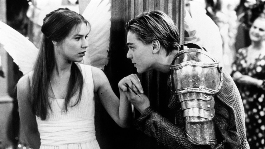 En 1996, en la película "Romeo+Juliet" de Baz Luhrmann, los personajes creados por Shakespeare fueron interpretados por Claire Danes y Leonardo DiCaprio. 