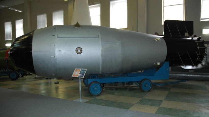 Model Car bombe v Sarovskem jedrskem muzeju. 
