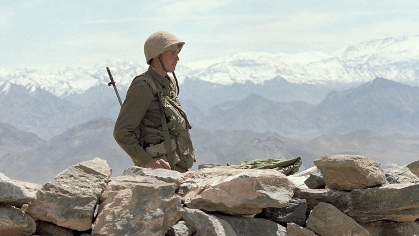 Съветски войник в Афганистан, 1988.