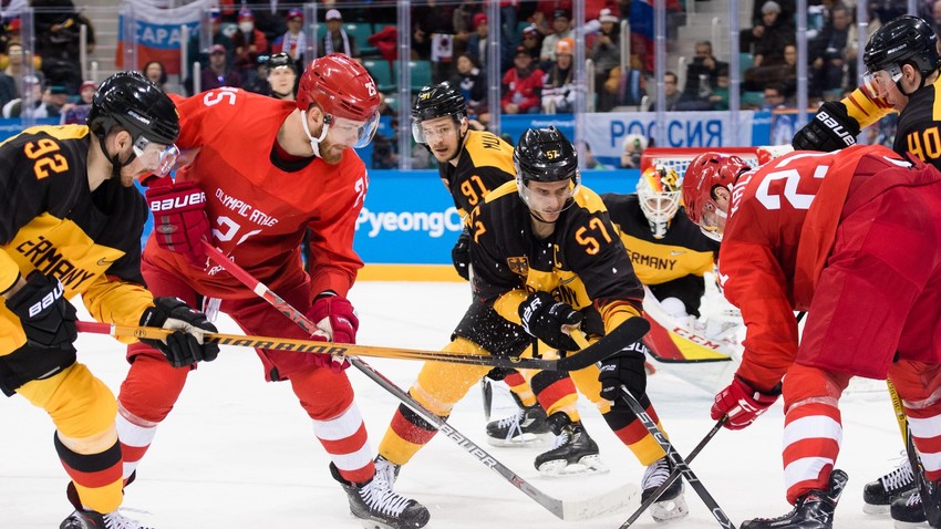 Olympiade-Finale am letzten Olympia-Tag: die deutsche Eishockey-Nationalteam gegen die Mannschaft der Olympischen Athleten aus Russland