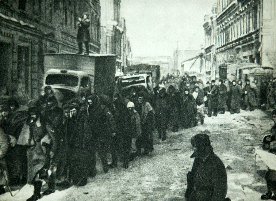 Februar 1943: Hitlers Truppen erlitten Verluste in Höhe von 330.000 Menschenleben. Sie waren umstellt.