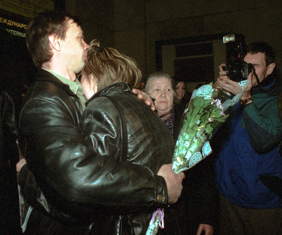 A freed hostages aboard the hijacked Russian aircraft can't help crying on their arrival at Moscow airport from Saudi Arabia