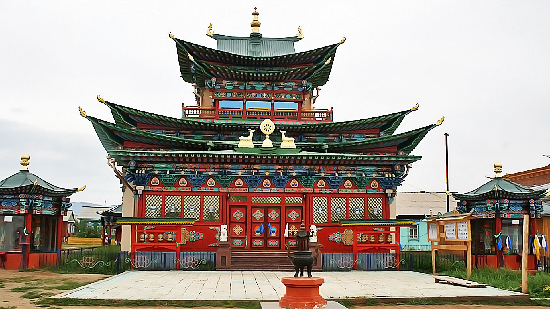 Istana Pandito Hambo Lama Itigilov.