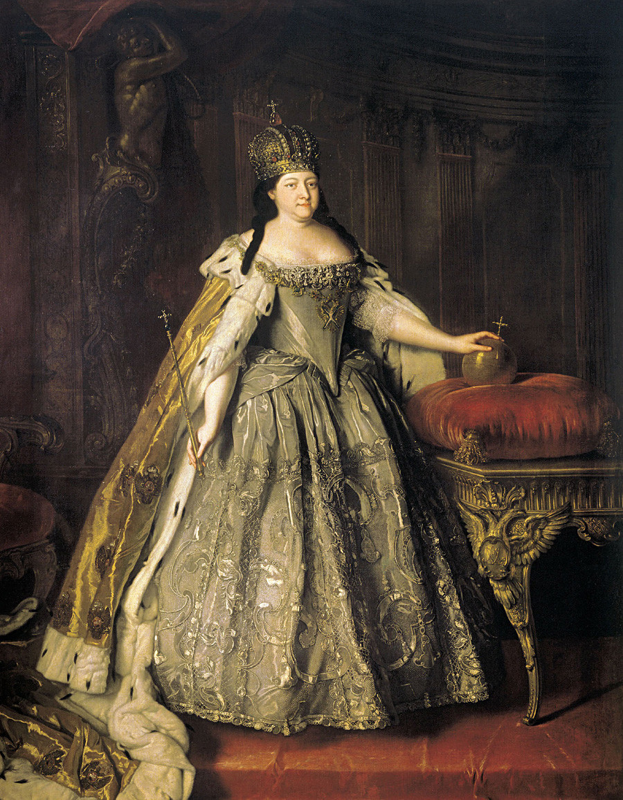  Retrato de Ana Ioánnovna, obra de Louis Caravaque.